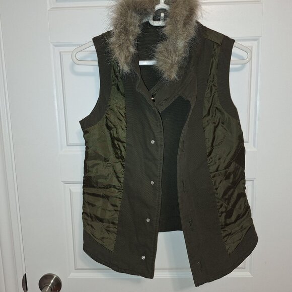 BB Dakota Khaki Quilted Cotton Vest with Detachable Faux Fur Collar Size Small - Picture 16 of 17